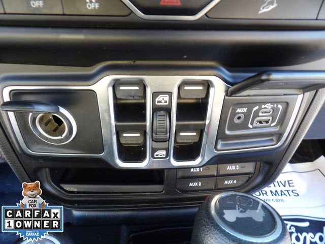 2020 Jeep Wrangler Black and Tan