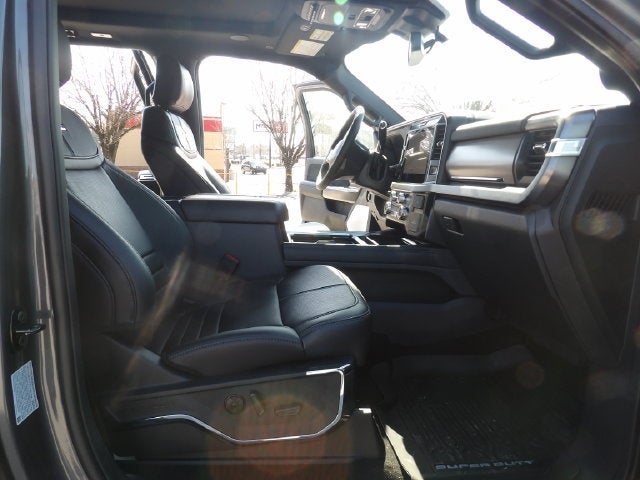 2026 Ford F-250 Super Duty Platinum - Photo 39