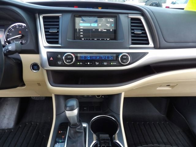 2017 Toyota Highlander SE