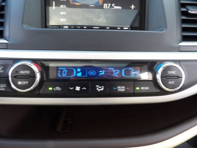 2017 Toyota Highlander SE