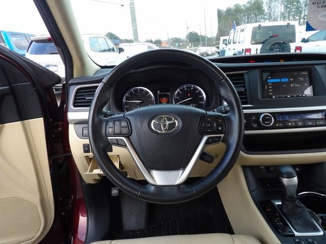 2017 Toyota Highlander SE