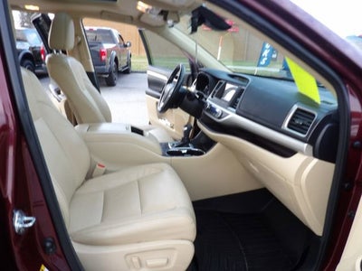 2017 Toyota Highlander SE