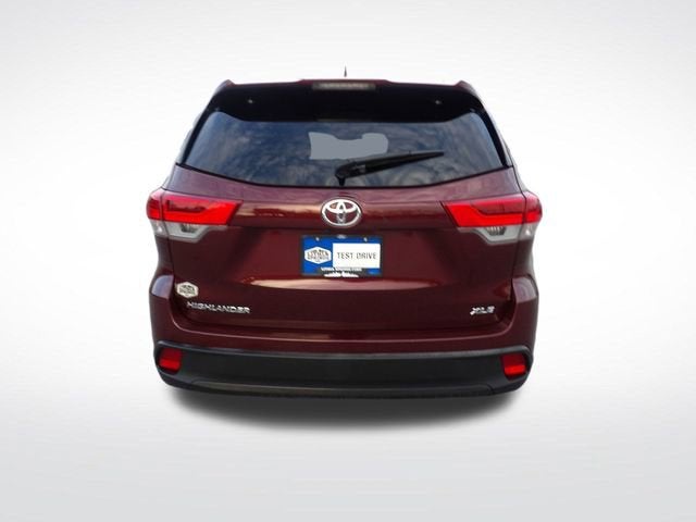 2017 Toyota Highlander SE